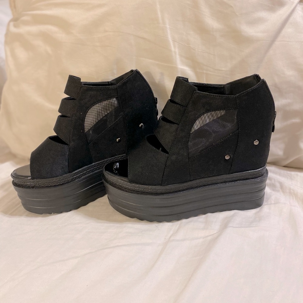 NEVER WORN felt black platforms🖤